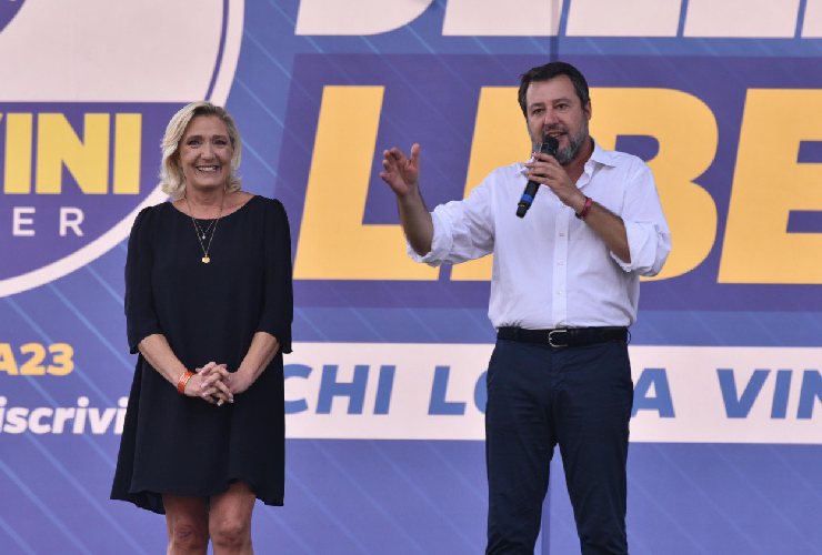 Matteo Salvini e Marine Le Pen sul palco a Pontida 
